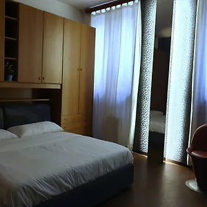 https://5min-walk-from-duomo-loft-apartment-100m2.italymilanhotels.net